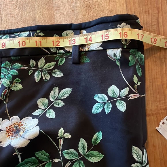 H +M black and white floral long capris.high waisted with slits and side zip. - Picture 10 of 13